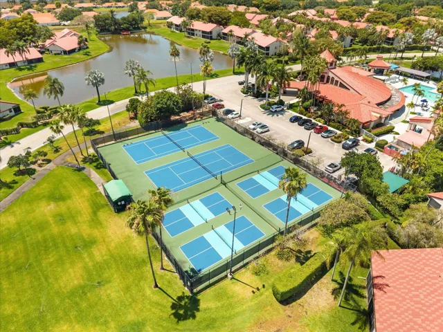 Tennis & Pickleball Courts
