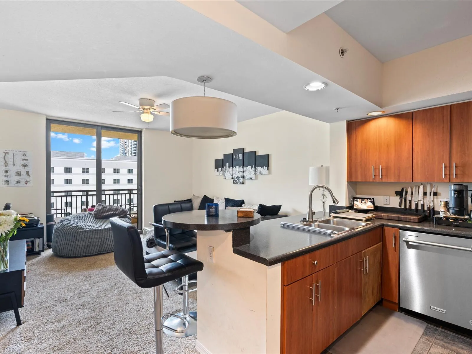 01-Living & Kitchen