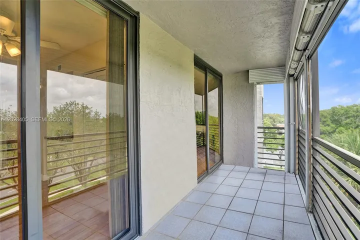 Screened Patio off kitchen