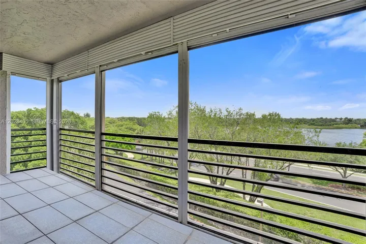 Screened Patio off kitchen