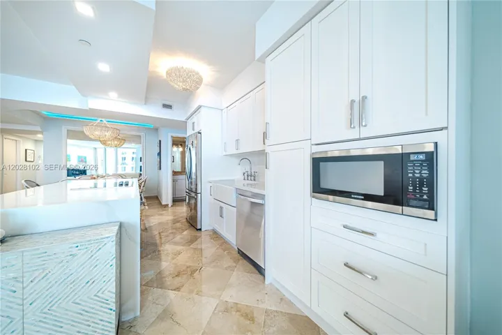 OPEN KITCHEN