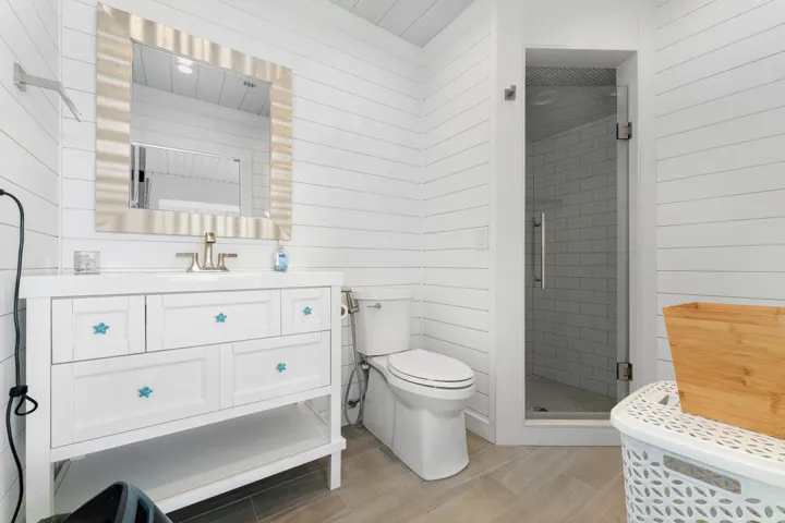 Guest Bathroom 3