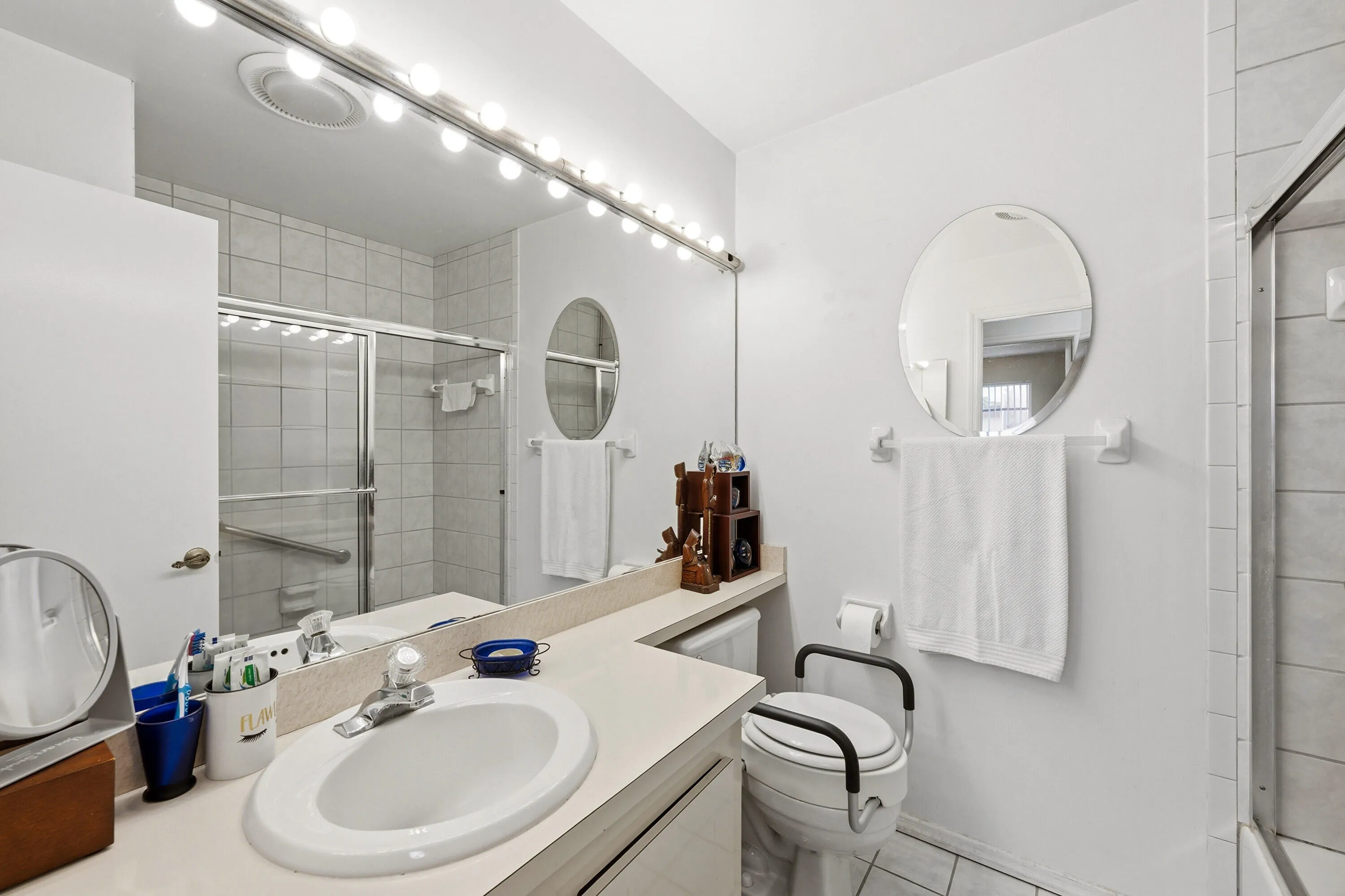 2nd bathroom
