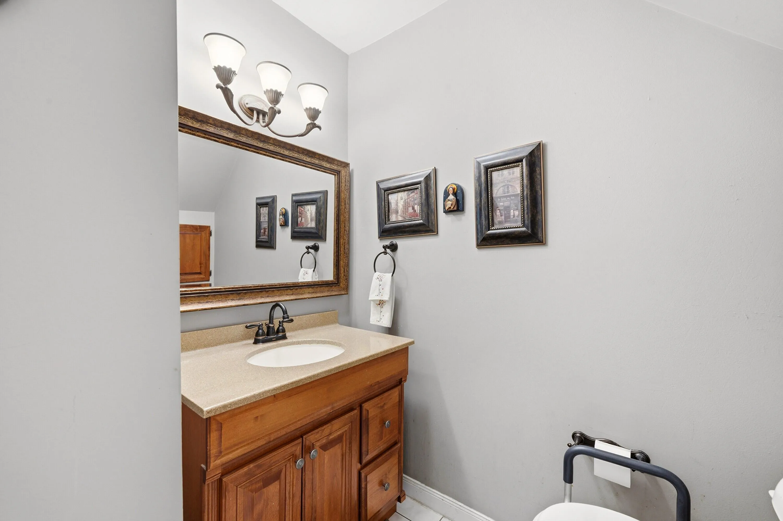 1/2 bathroom