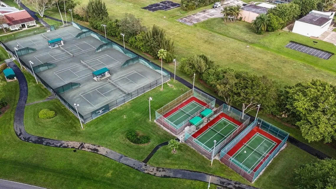 Tennis and paddle