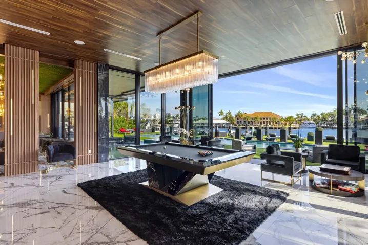 Lounge 1