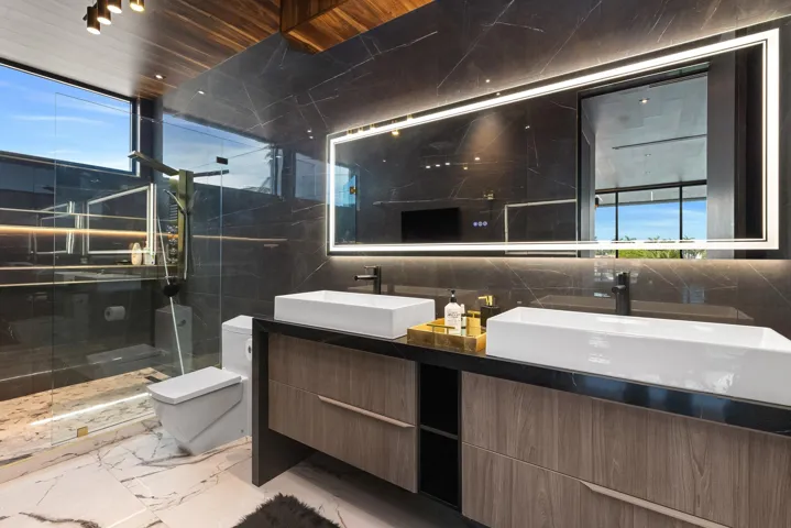 Guest Bath 4