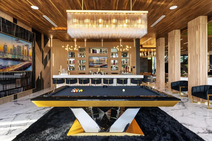 Lounge 8
