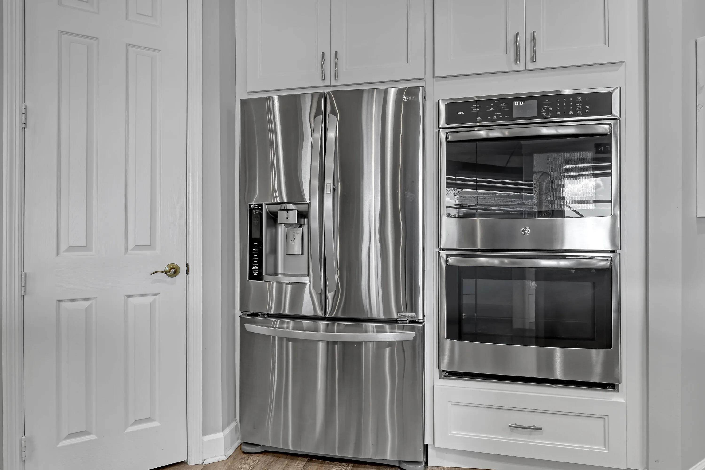 If you love to entertain, this double oven is for you