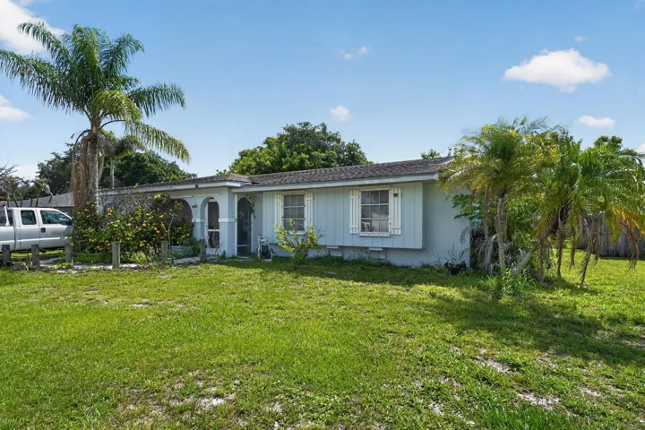 14_247_Airoso_Blvd_-Exterior-0023