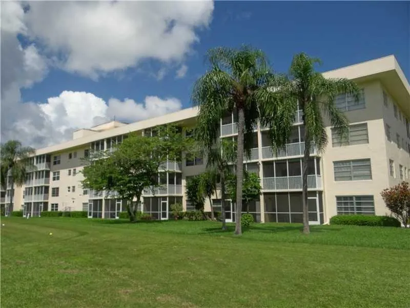 2900 N Palm Aire 111111111abcfg