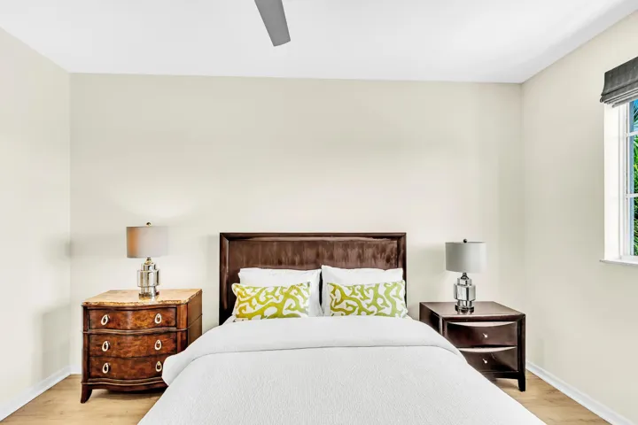 15 Primary Bedroom (2)