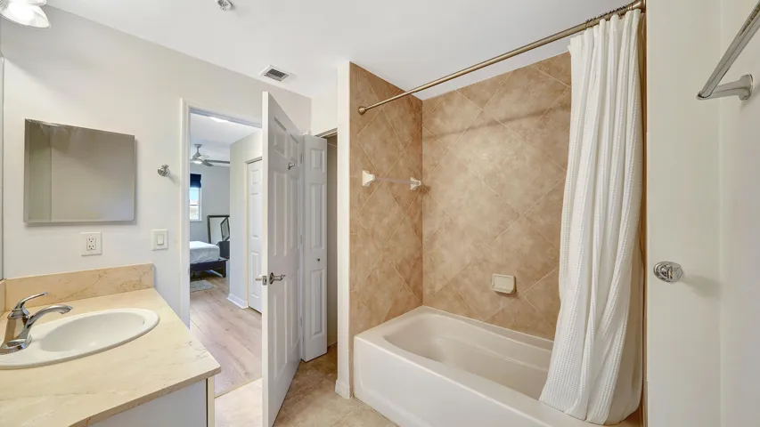 17 Primary Bathroom (2)