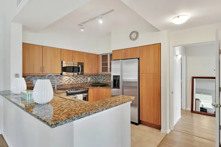 10 Kitchen (2)