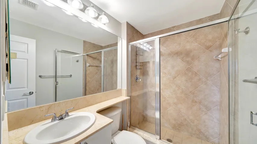 21 Guest Bathroom (1)