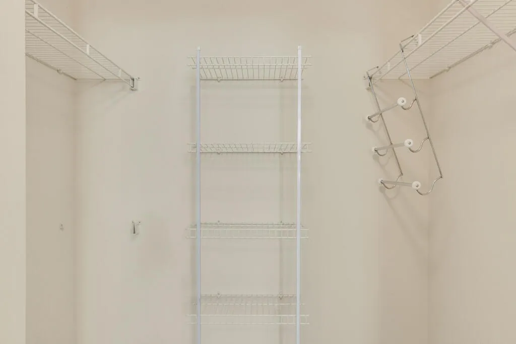 Walk IN Closet