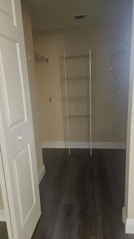 Walk IN Closet