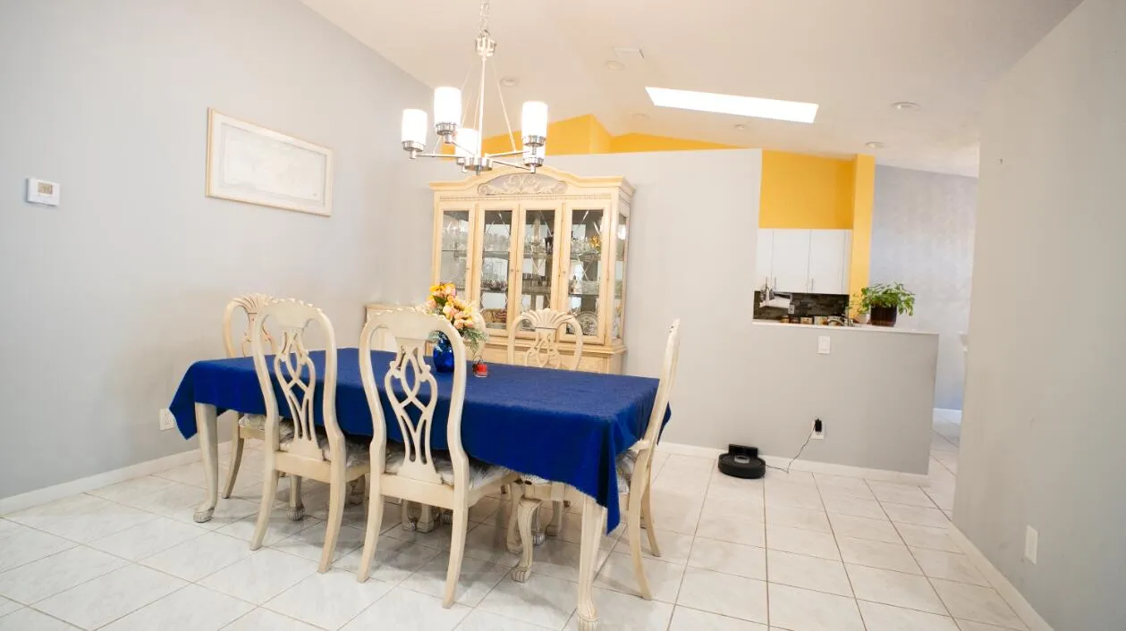 Dining Room, entry to the kitchen