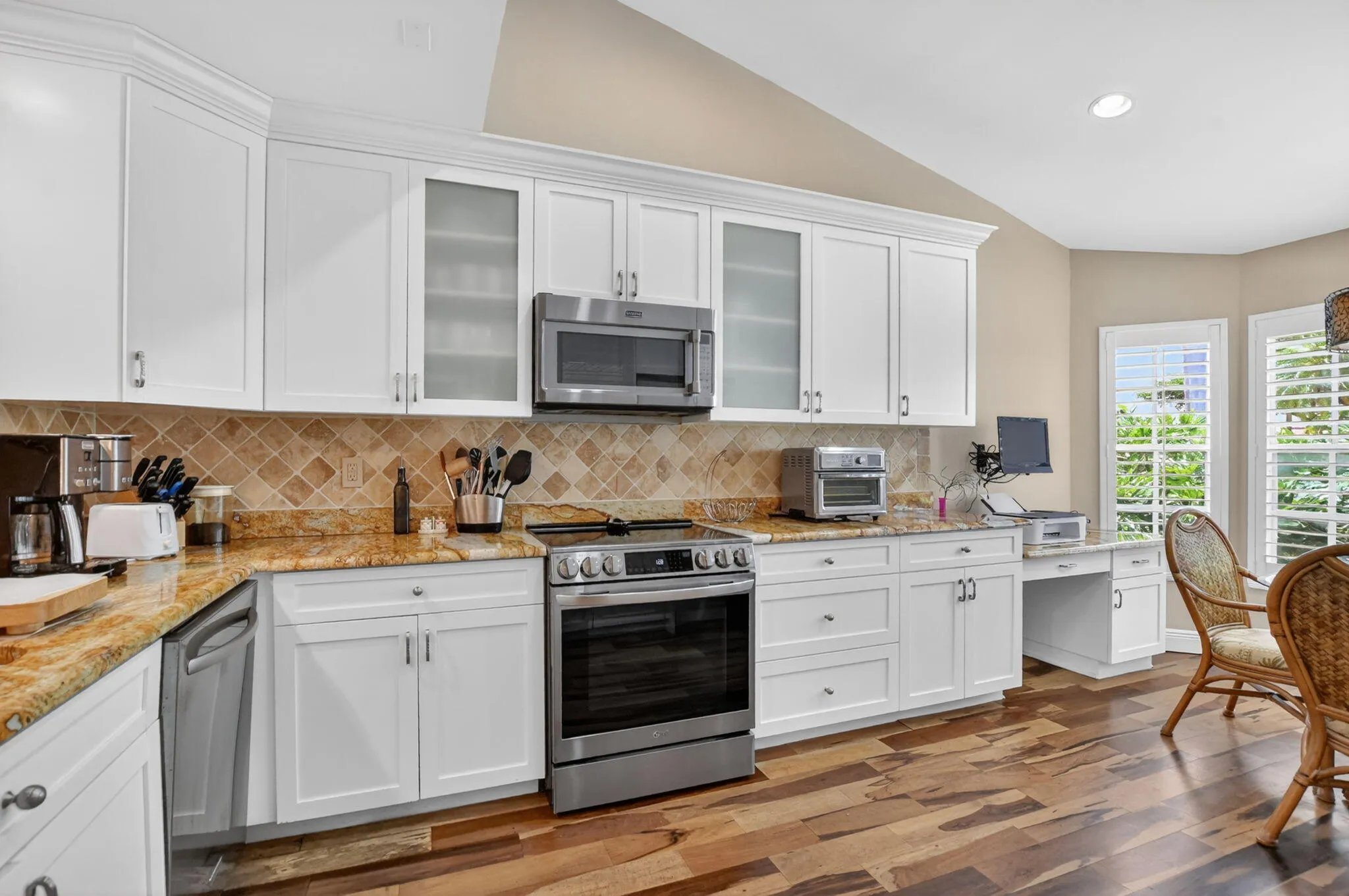 eat in kitchen