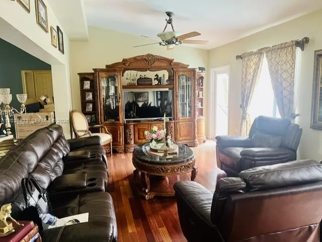 Property photo 36