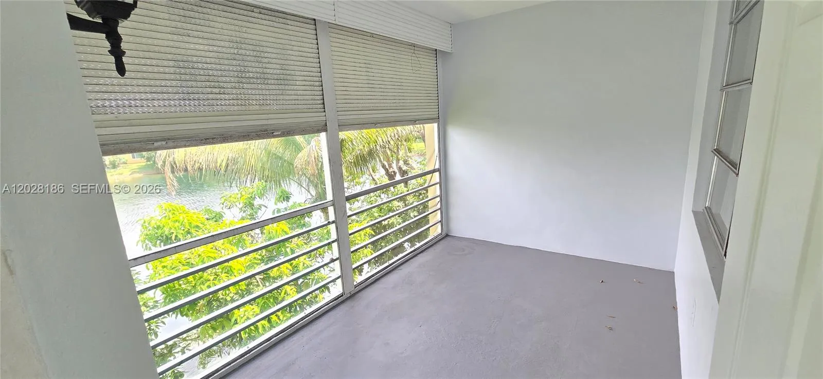 Screen balcony