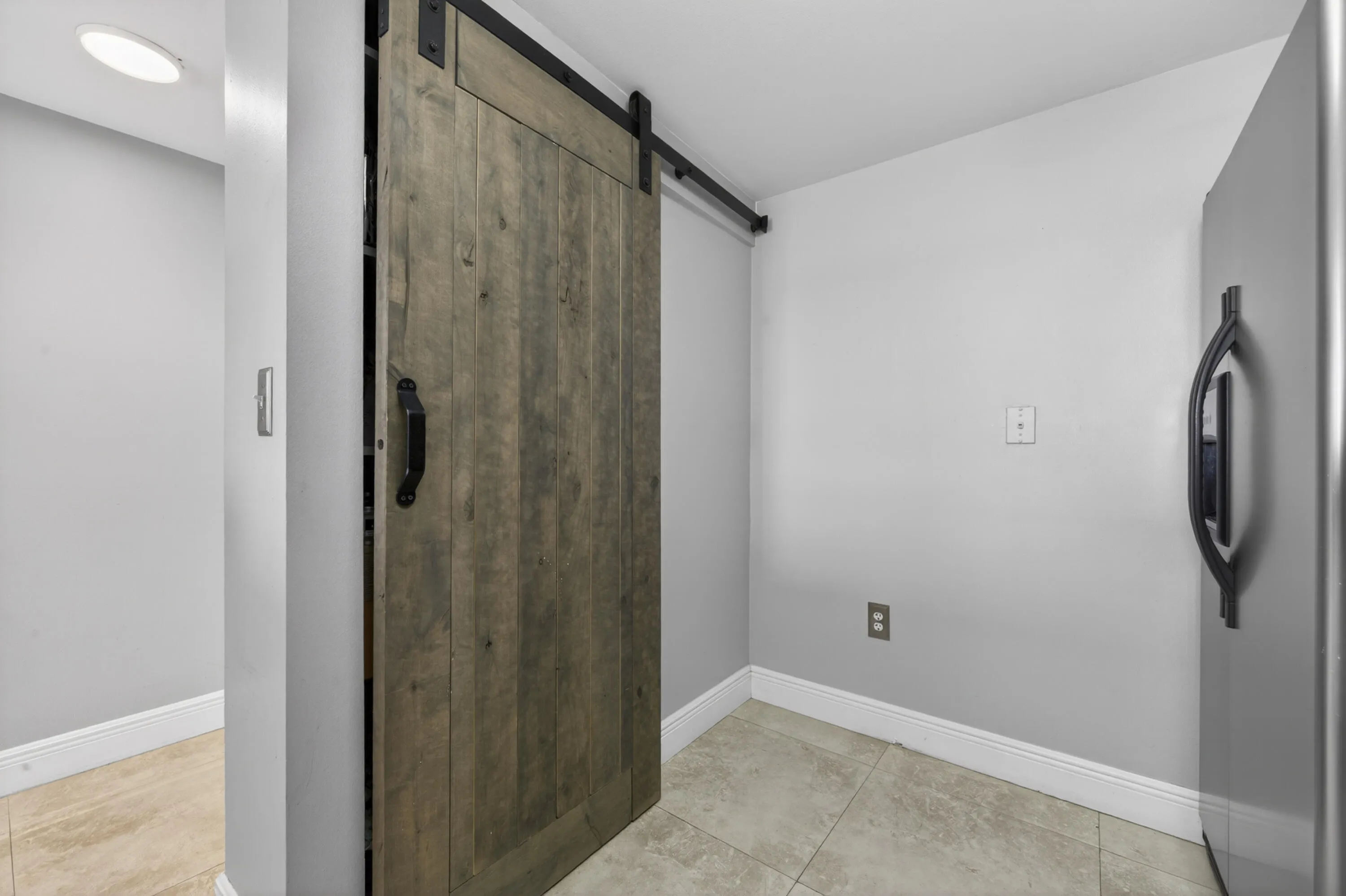 Pantry w/Barn Door