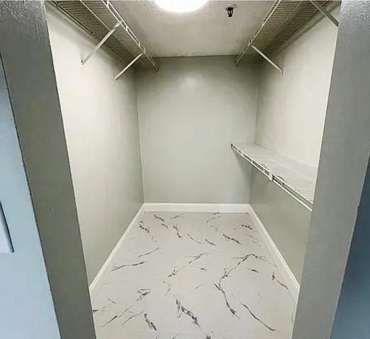 1000026557