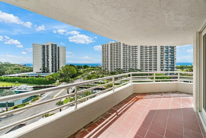 LARGE BALCONY
