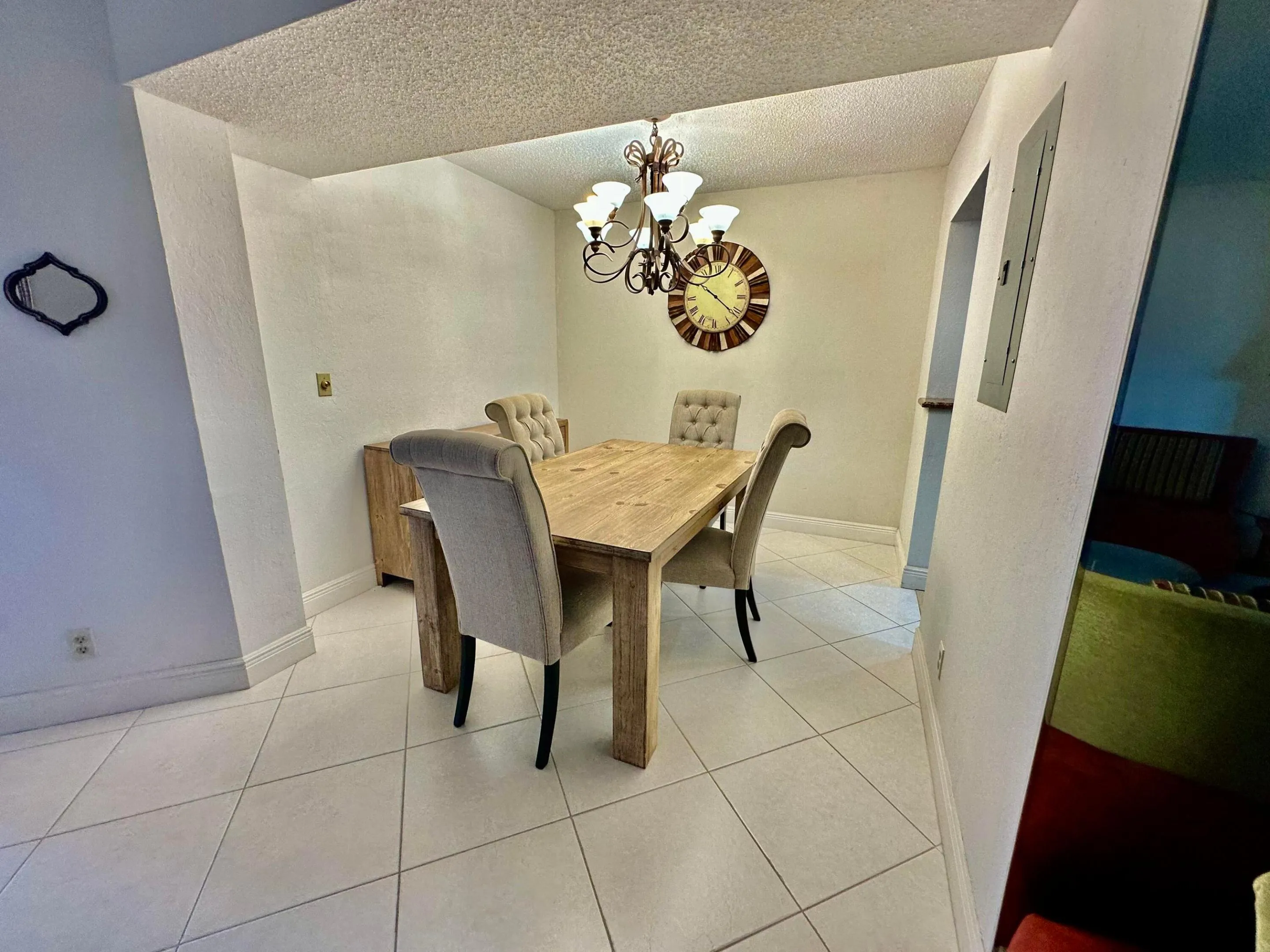 Full size Dining room