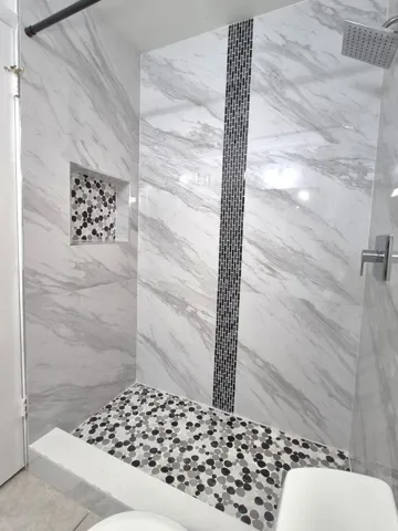 Guest shower 2nd view