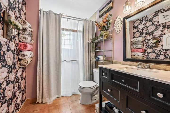 4-web-or-mls-SW Mercer St-S3105-025
