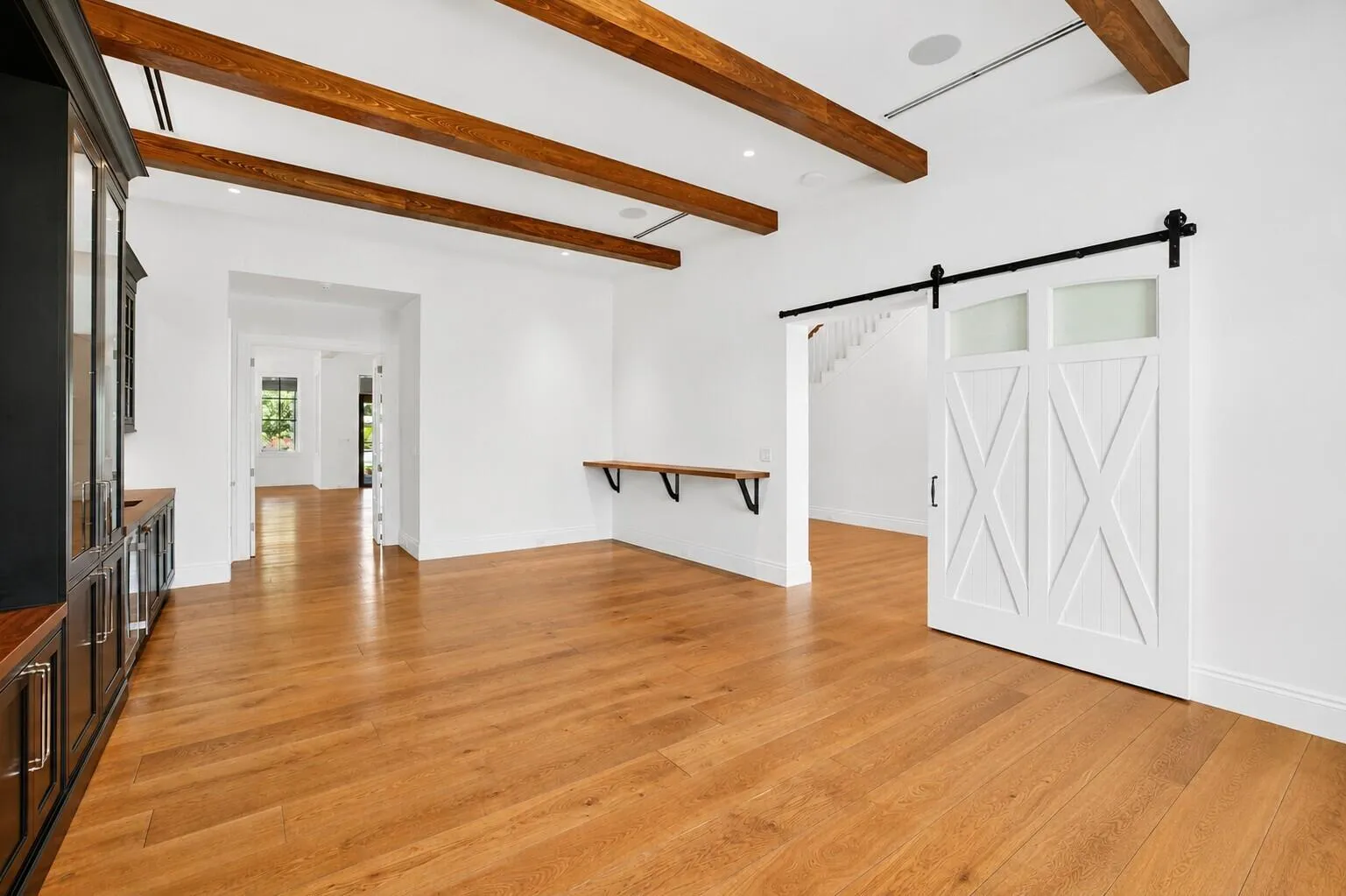 rev 31 blank canvas with farmhouse door
