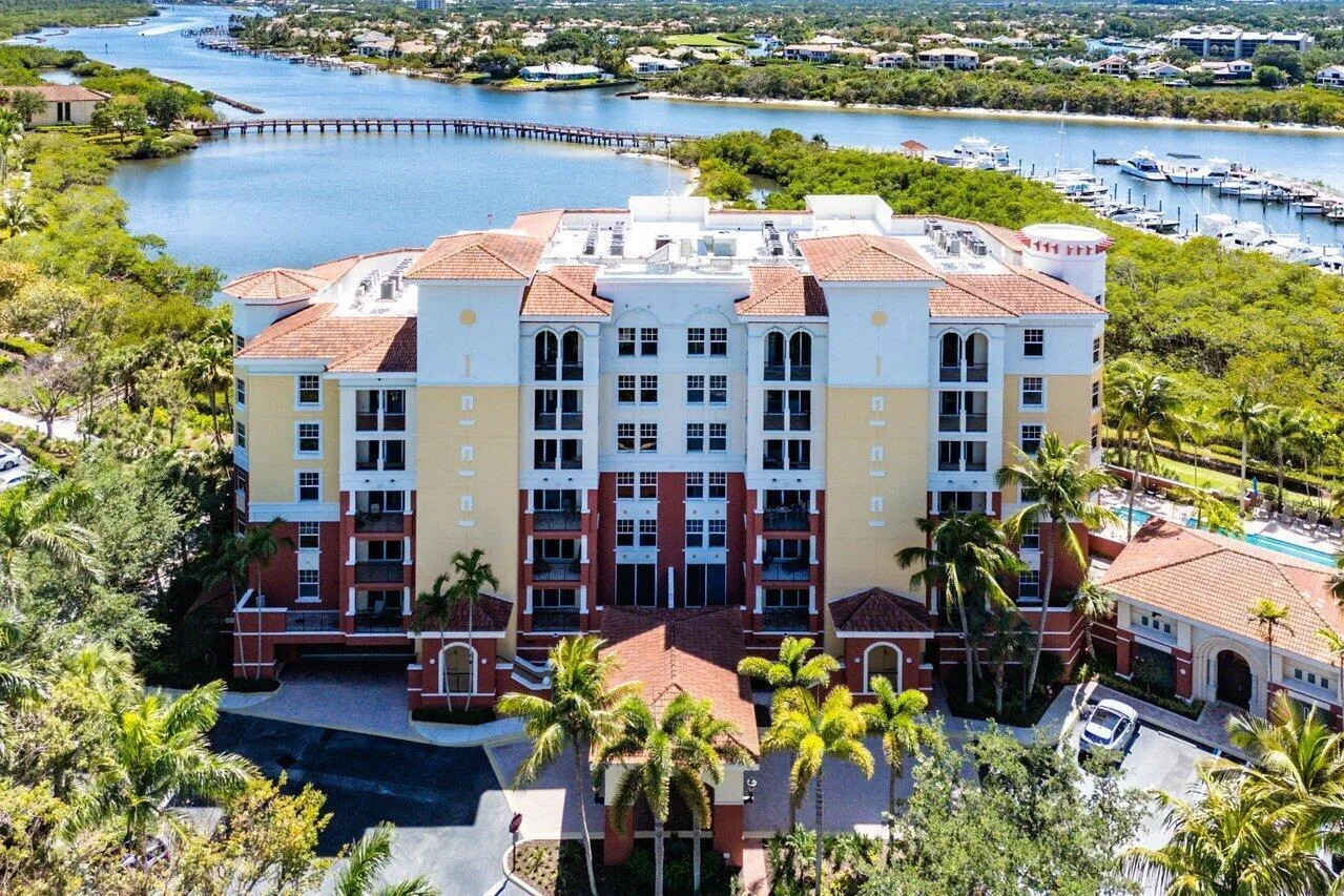 040-500SouthUSHighway1-202-Jupiter-FL-33