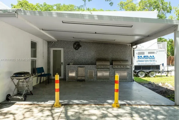 Outdoor Kitchen