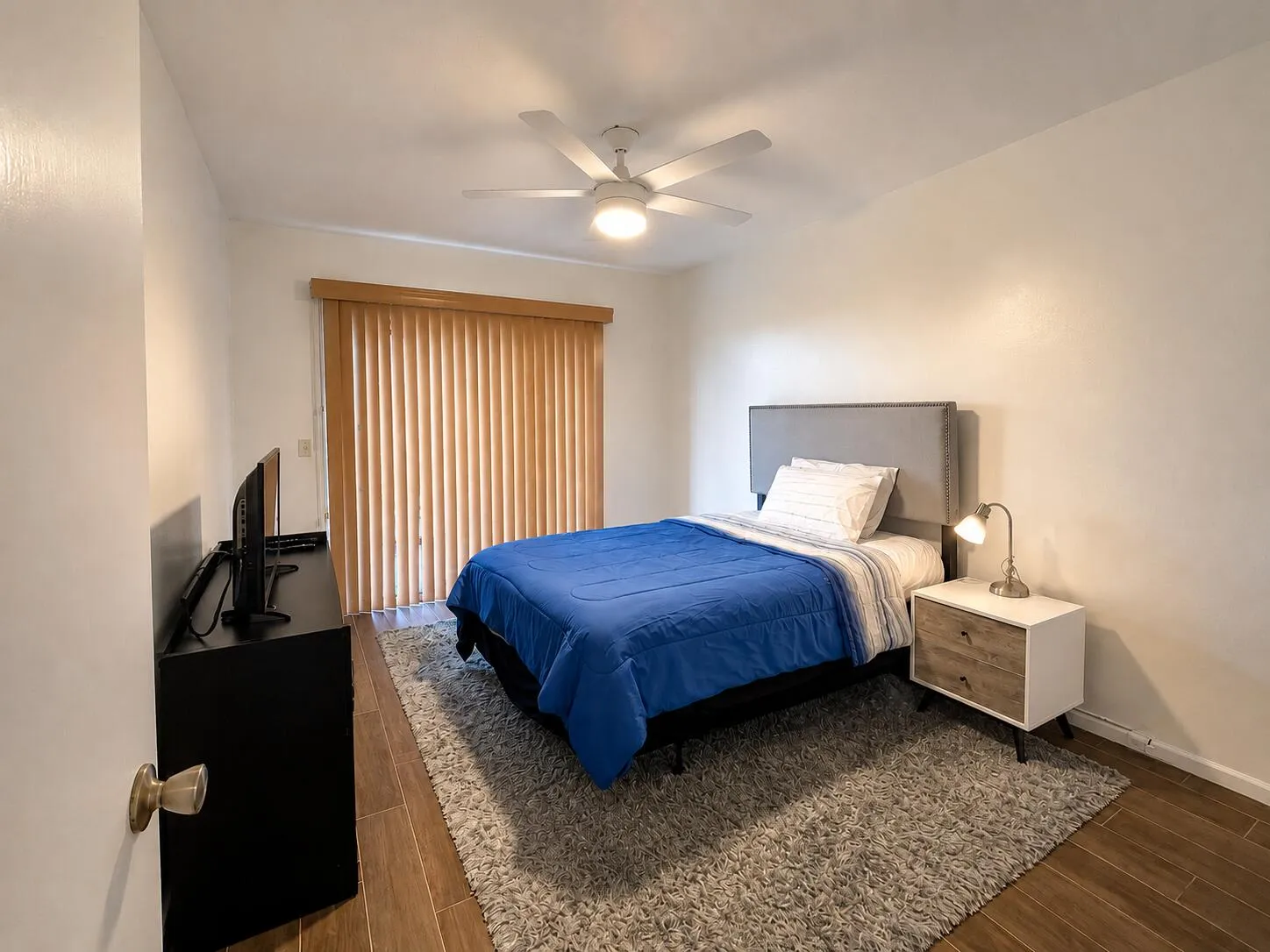 guest bedroom 4032 newcastle b