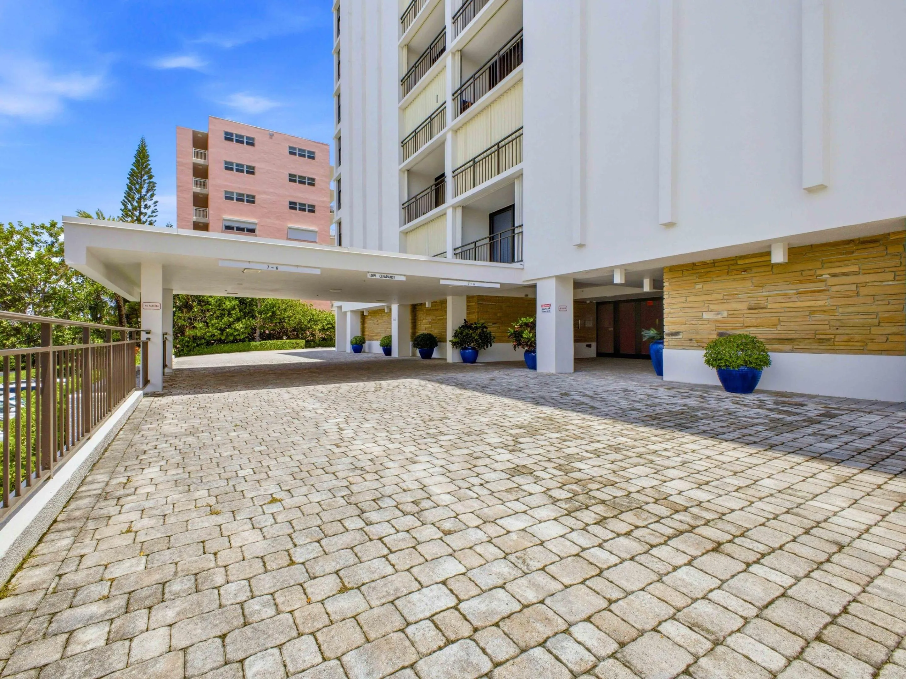 Porte Cochere