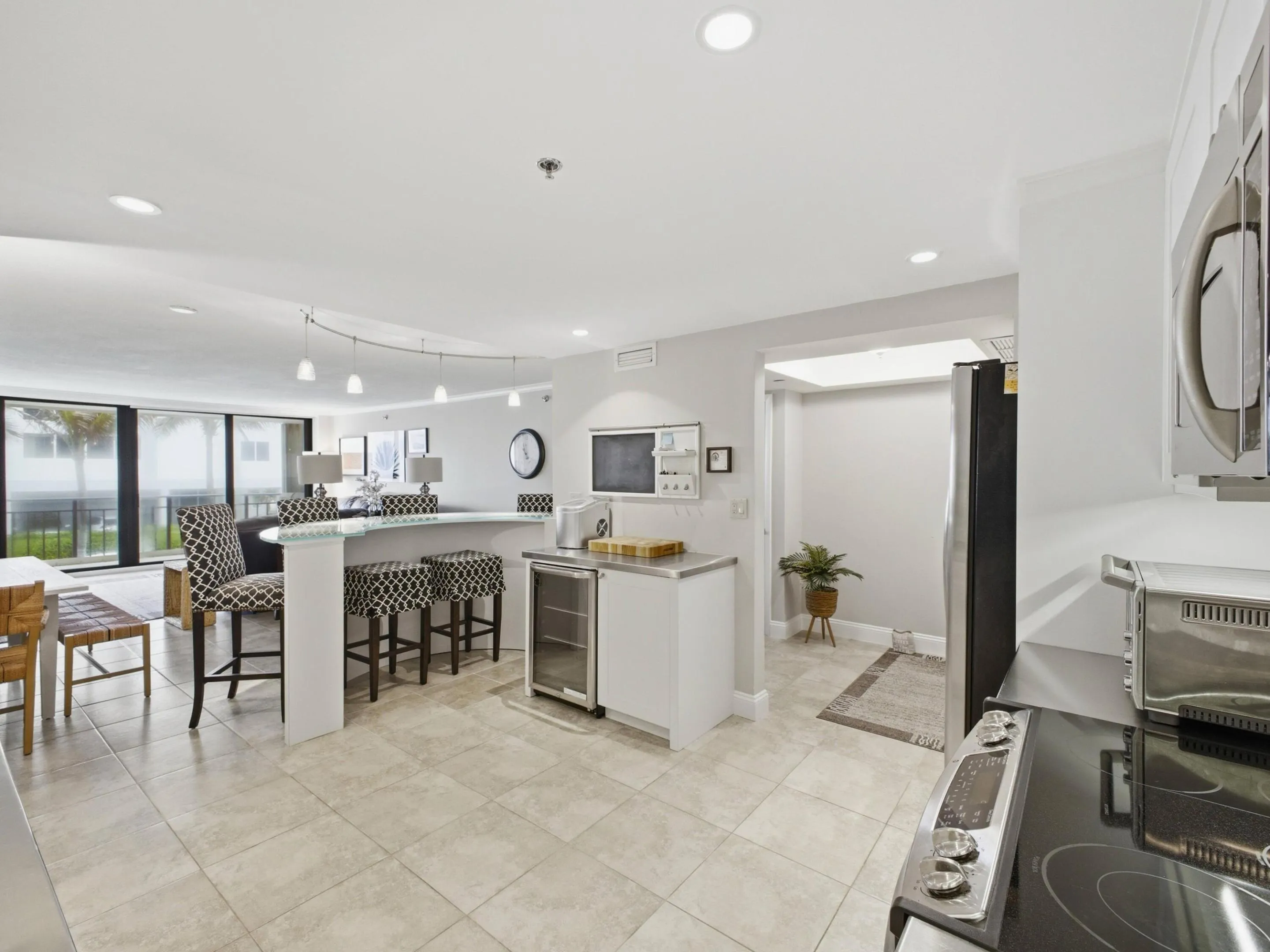 Kitchen to Breakfast Bar
