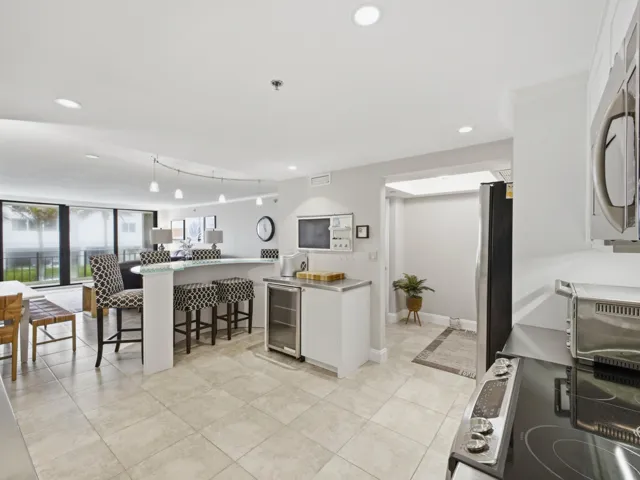Kitchen to Breakfast Bar