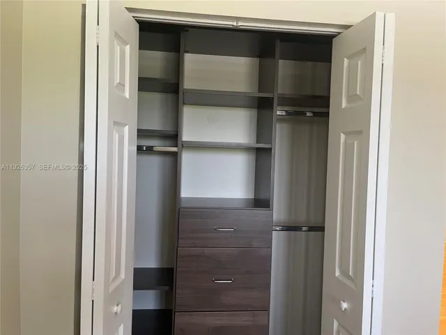 Closet 4