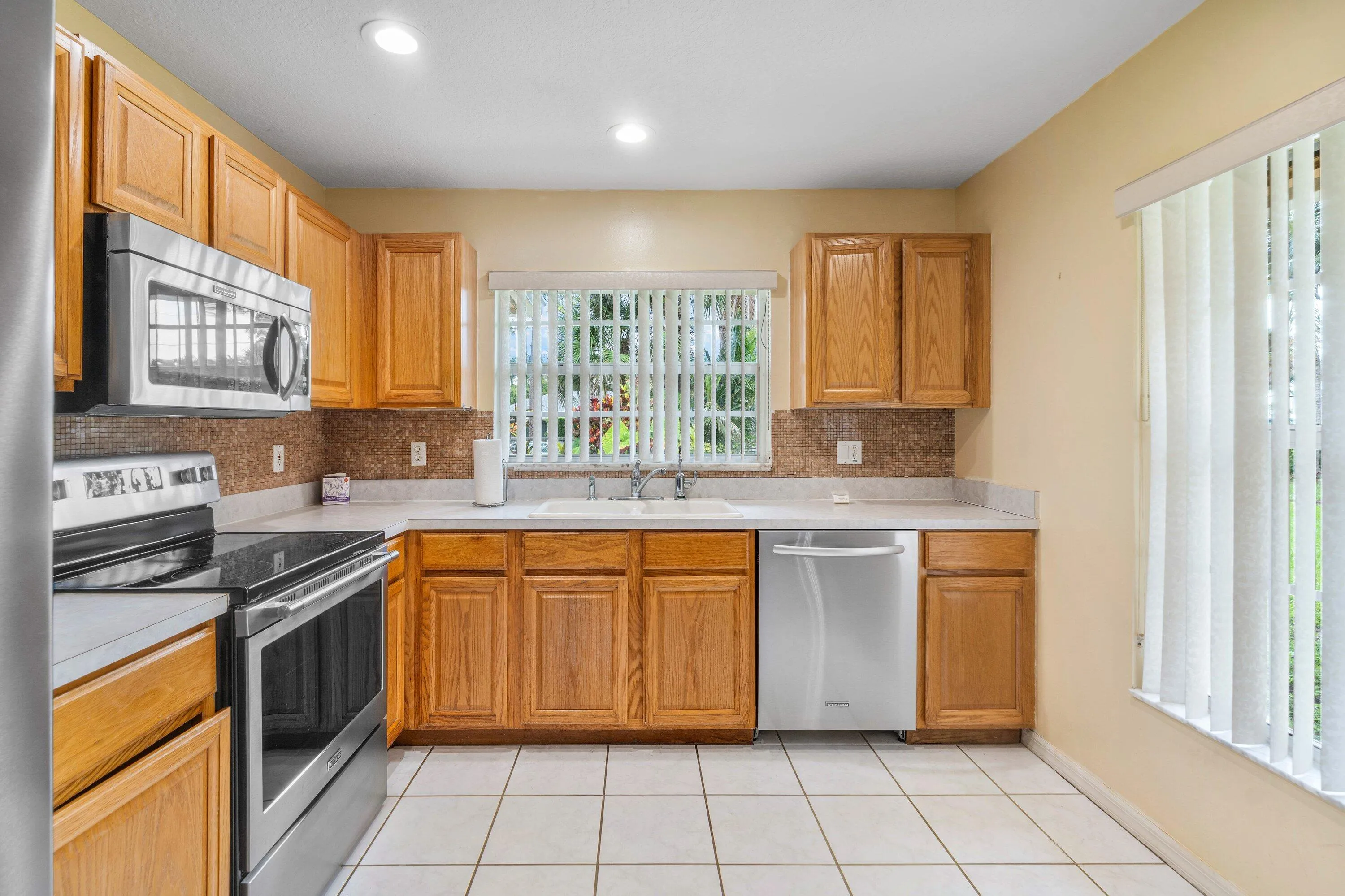 011-1559299thStreetNorth-WestPalmBeach-F