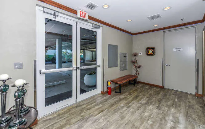 108 Lake Ave 403 Carol-044-016-666x421