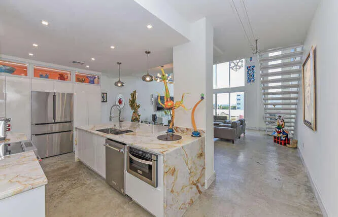 108 Lake Ave 403 Carol-010-004-666x428