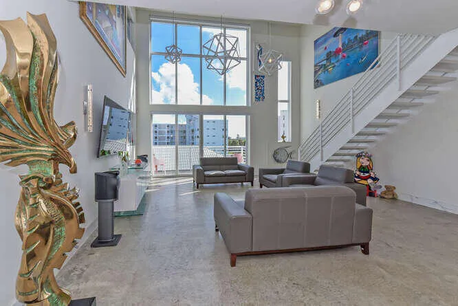 108 Lake Ave 403 Carol-016-041-666x445