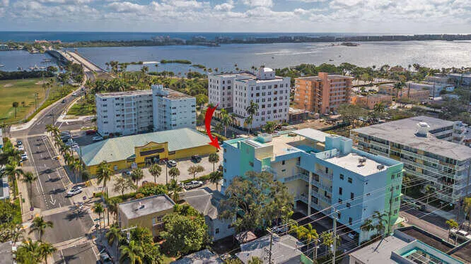 108 Lake Ave 403 Carol-049-009-666x375