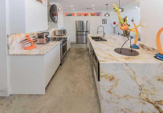 108 Lake Ave 403 Carol-009-003-666x465