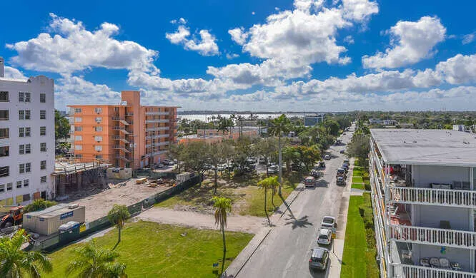108 Lake Ave 403 Carol-039-039-666x391