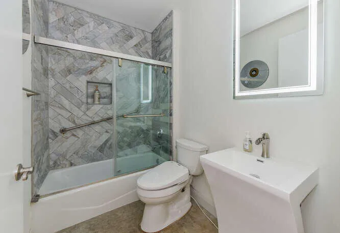 108 Lake Ave 403 Carol-007-029-666x458