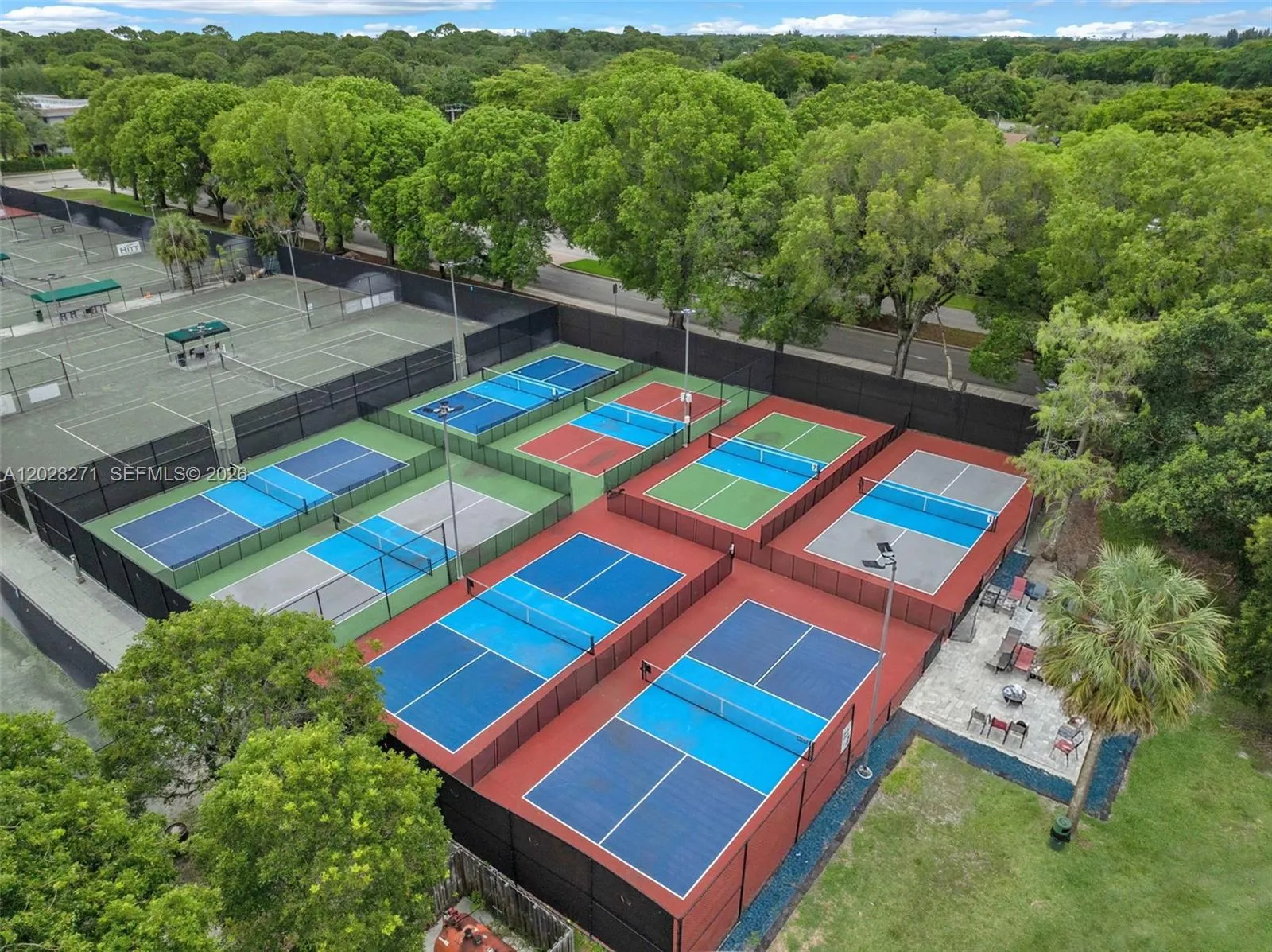 Pickleball/Tennis Courts