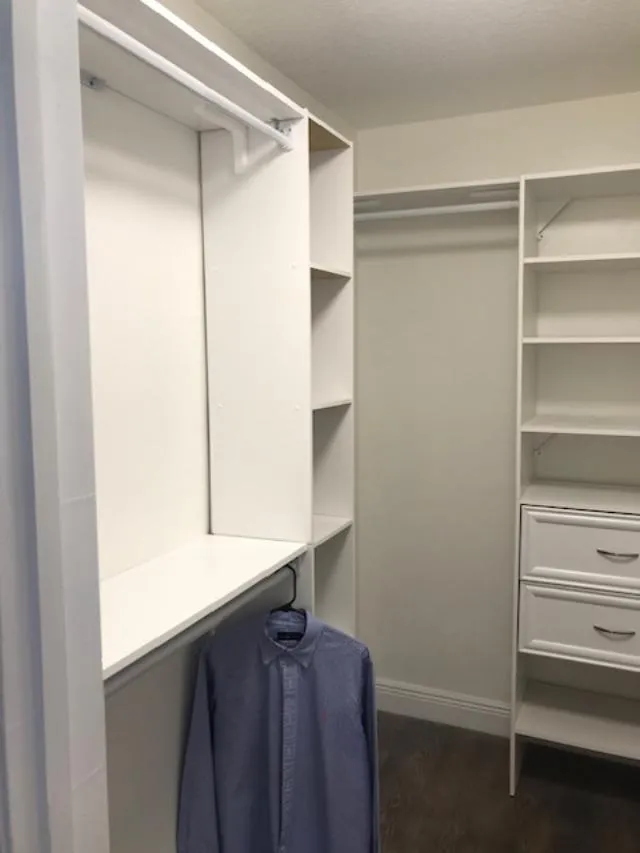 WALKING CLOSET