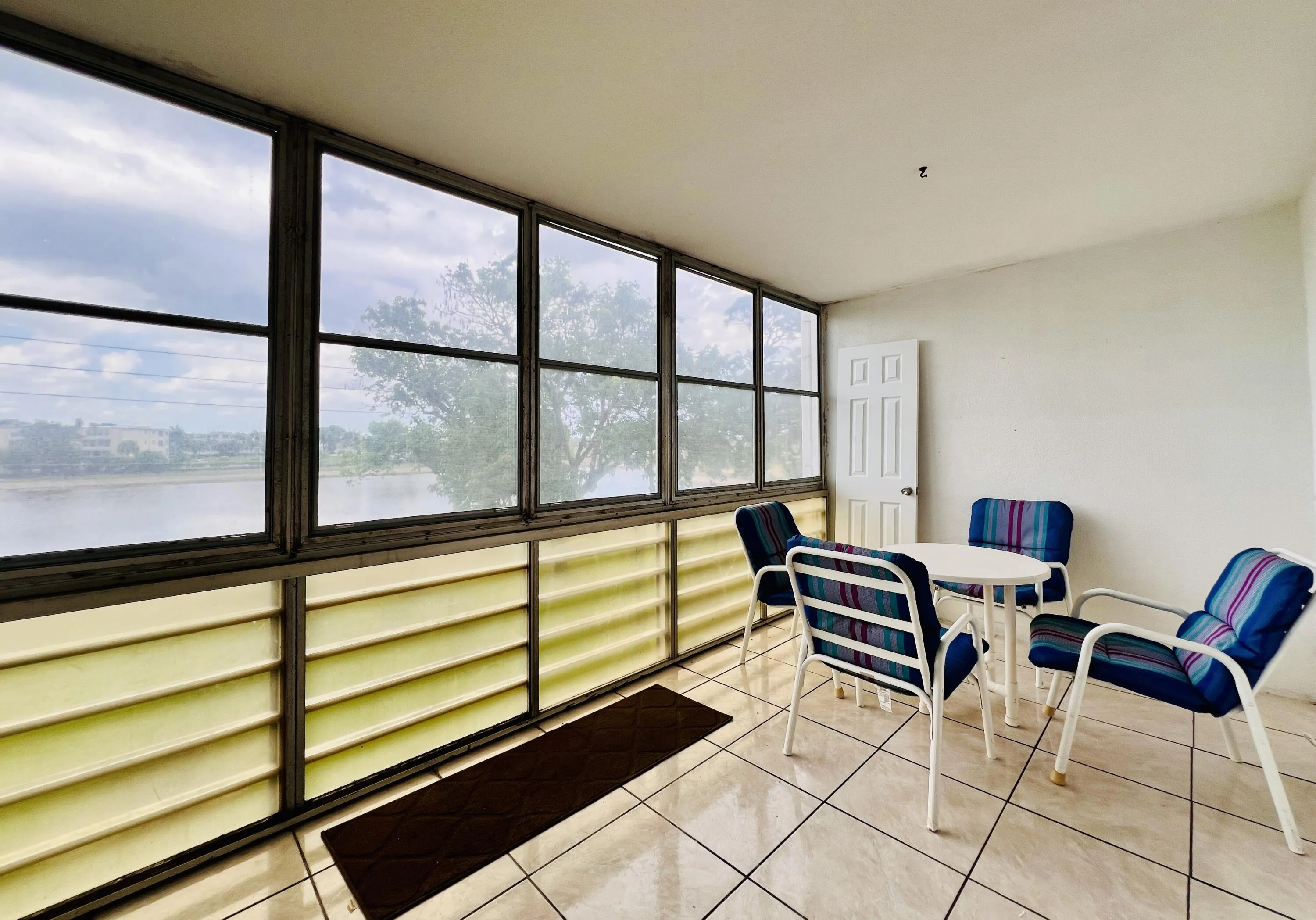 Oversized Lanai